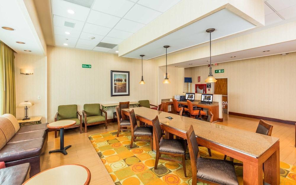 Hampton By Hilton Queretaro Tecnologico Hotel Екстериор снимка