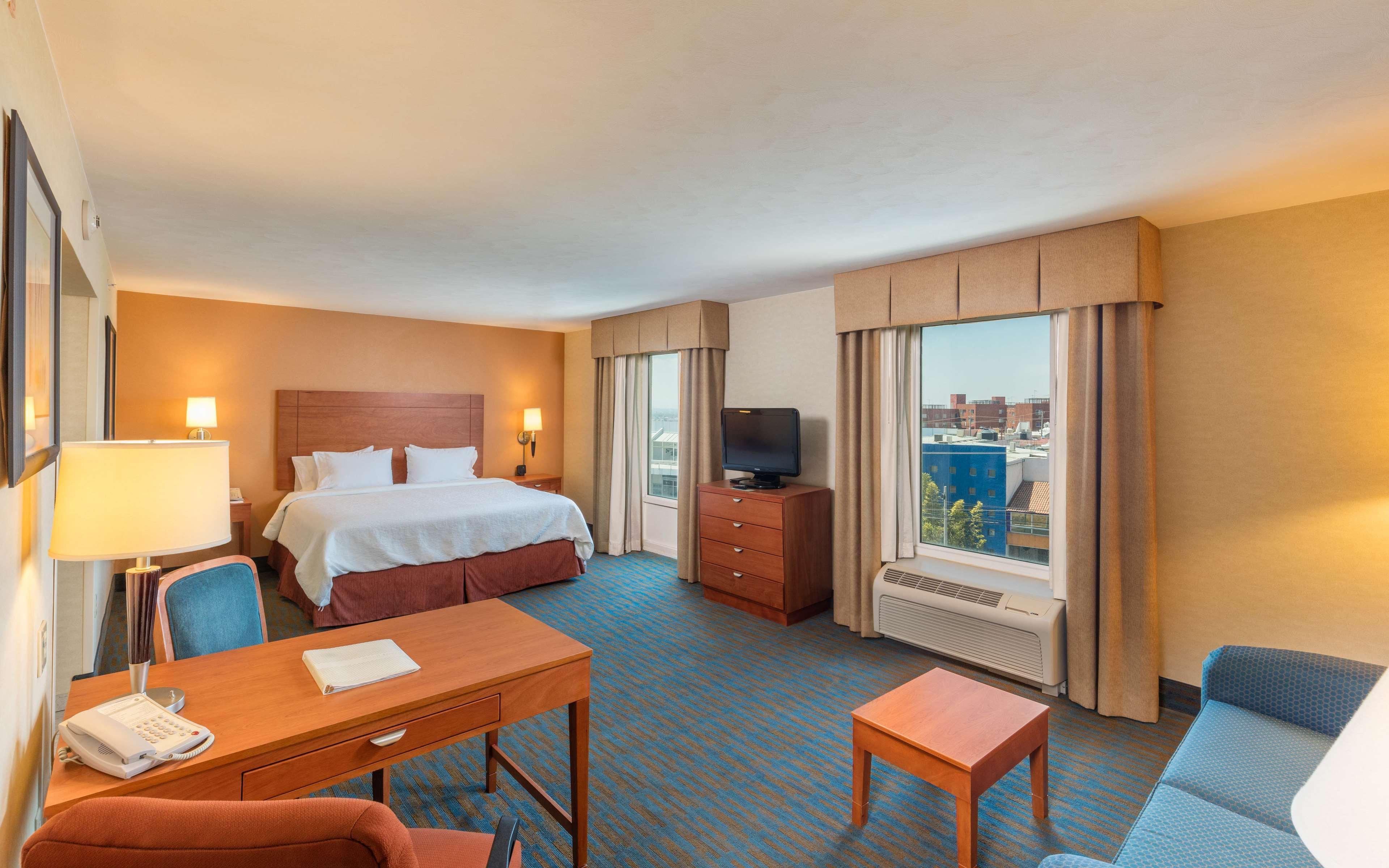 Hampton By Hilton Queretaro Tecnologico Hotel Екстериор снимка