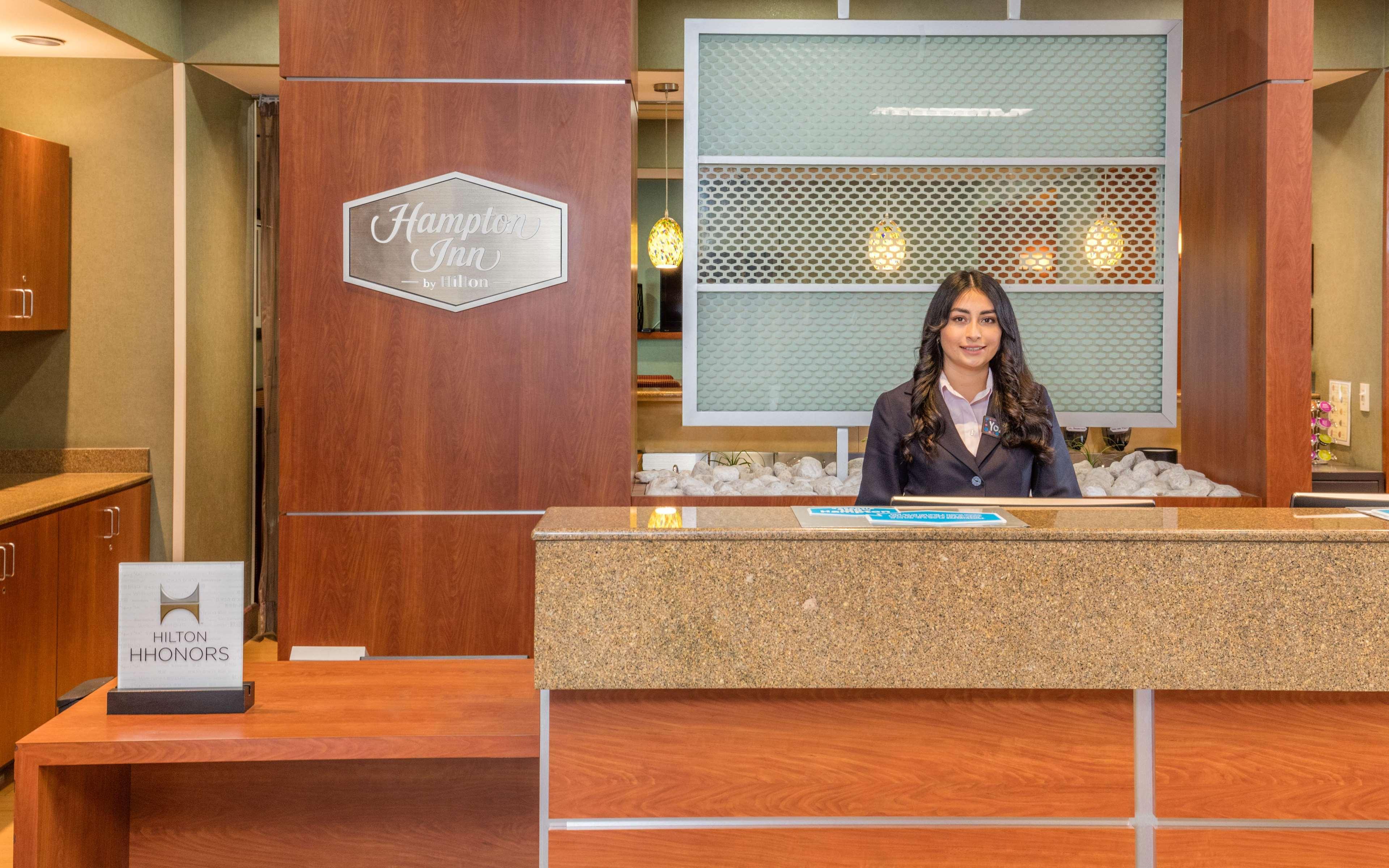Hampton By Hilton Queretaro Tecnologico Hotel Екстериор снимка