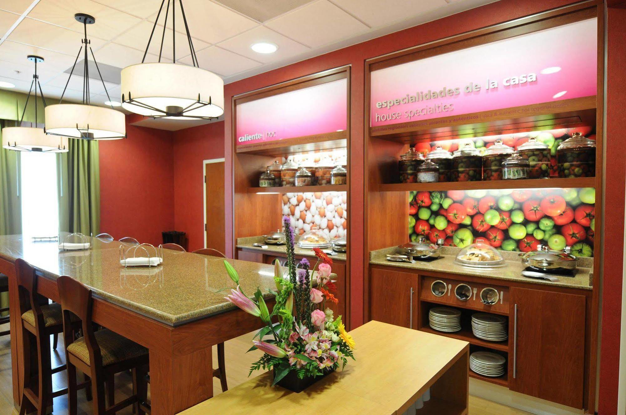 Hampton By Hilton Queretaro Tecnologico Hotel Ресторант снимка