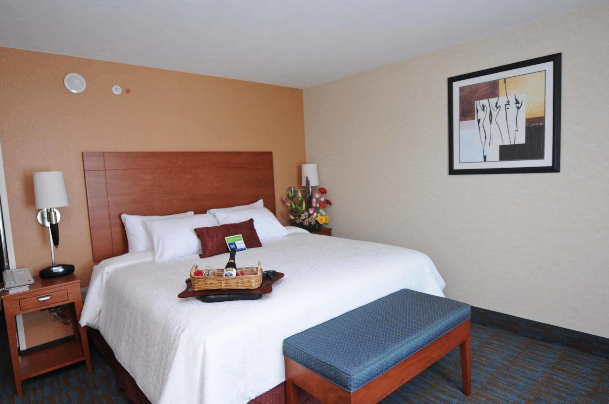 Hampton By Hilton Queretaro Tecnologico Hotel Екстериор снимка